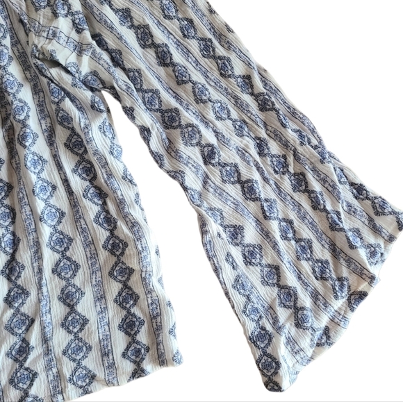 Forever 21 Off the Shoulder Boho Peasant Blouse in Blue & White- M - Picture 4 of 6